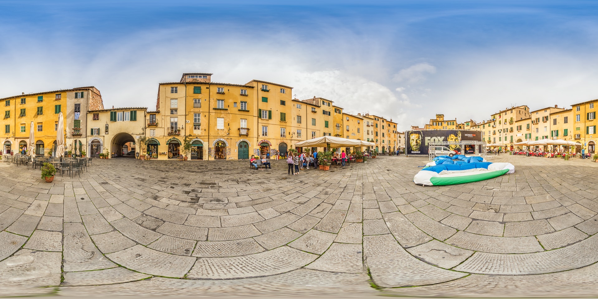 Lucca in Italien an der Piazza Anfiteatro